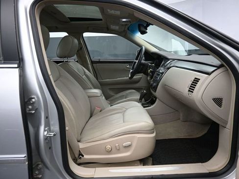 Used 2010 Cadillac DTS Luxury image 40