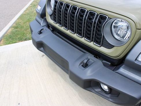 Used 2026 Jeep Wrangler Unlimited Sport AWD/4WD image 7