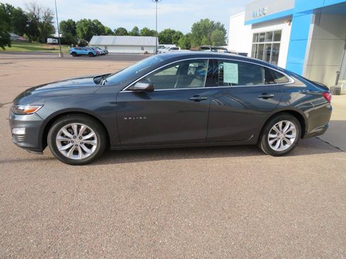 Used 2020 Chevrolet Malibu LT FWD image 1