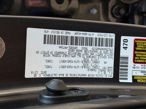 Certified 2017 Toyota Tacoma TRD Sport w/ Tow Package (A/T) AWD/4WD image 25