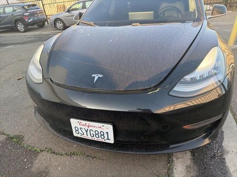 Used 2020 Tesla Model 3 Standard Range image 2
