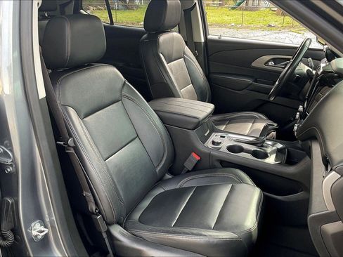 Used 2019 Chevrolet Traverse RS FWD image 7