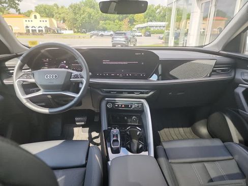 Used 2025 Audi Q5 Premium Plus w/ Premium Plus AWD/4WD image 15