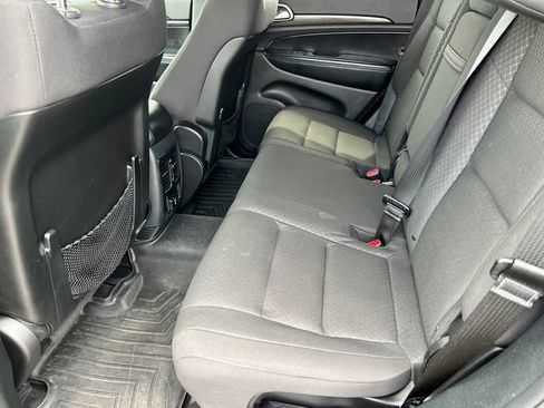 Used 2018 Jeep Grand Cherokee Laredo AWD/4WD image 26