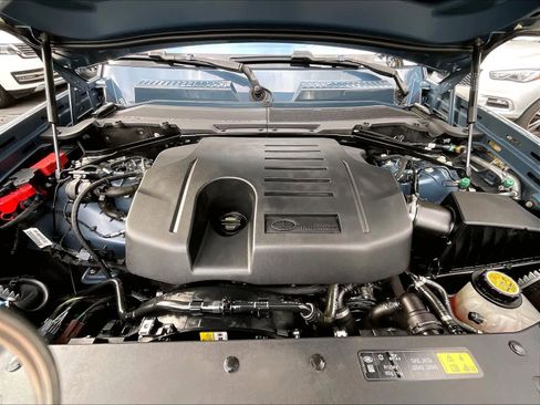 Used 2022 Land Rover Defender 110 X-Dynamic SE image 12