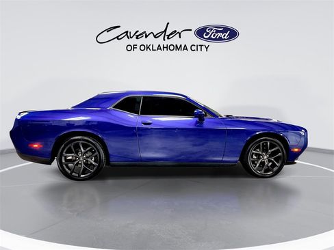 Used 2021 Dodge Challenger SXT w/ Blacktop Package image 9