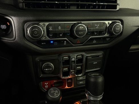 Certified 2025 Jeep Wrangler Willys 4xe image 17