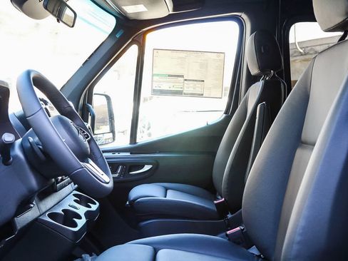 Used 2024 Mercedes-Benz Sprinter 3500 image 17