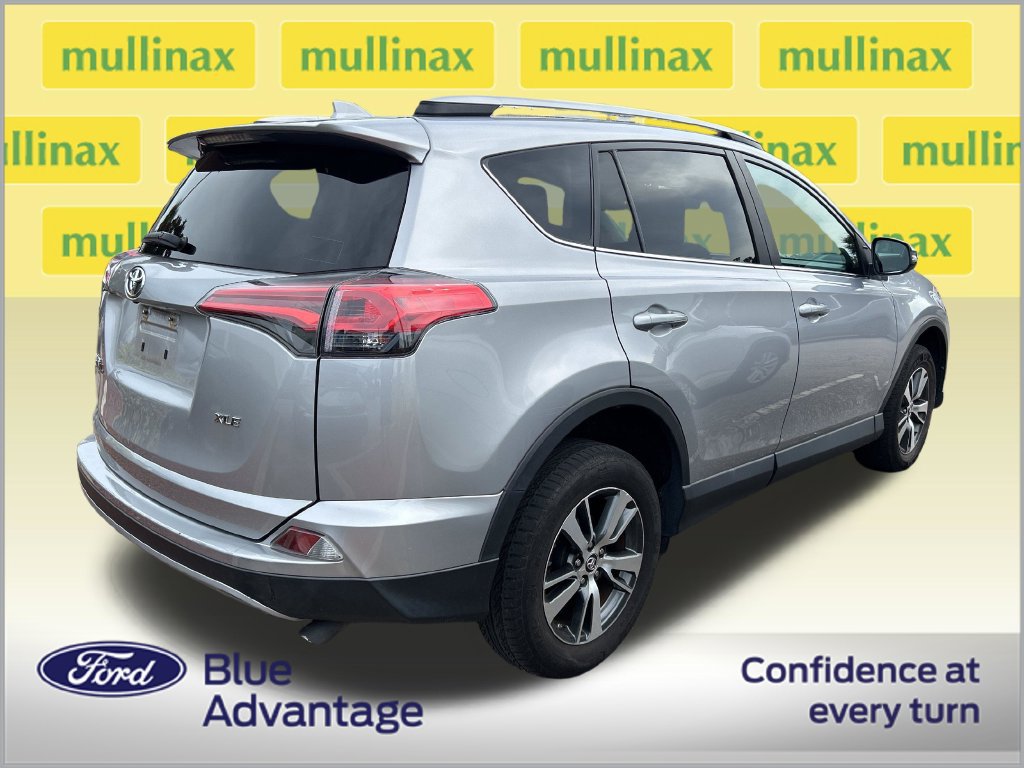 Used 2017 Toyota RAV4 XLE FWD image 2