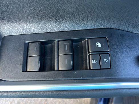 Certified 2025 Toyota Highlander XLE image 17