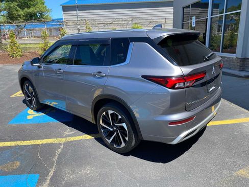 Used 2023 Mitsubishi Outlander SEL AWD/4WD image 3