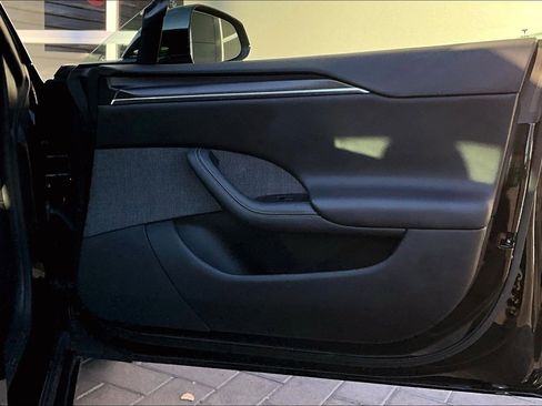 Used 2022 Tesla Model S Plaid image 23