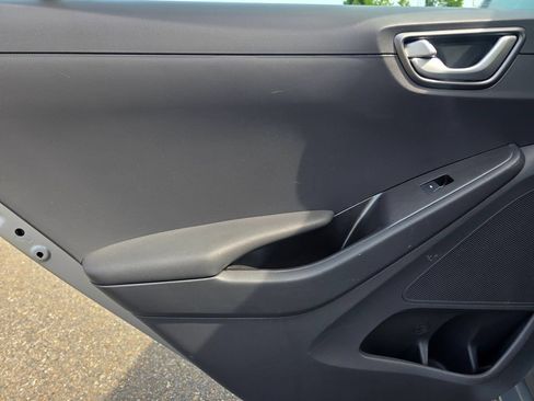 Used 2022 Hyundai Ioniq SE FWD image 16