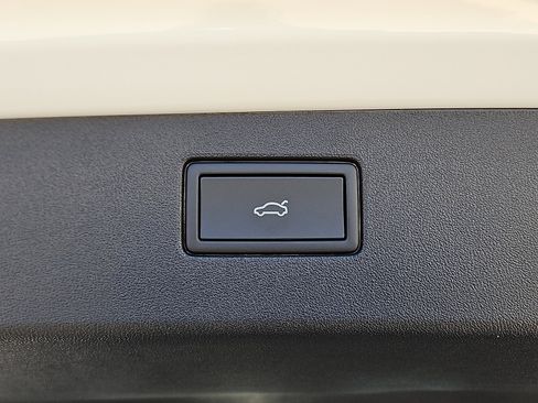 New 2026 Volkswagen Tiguan SE image 7