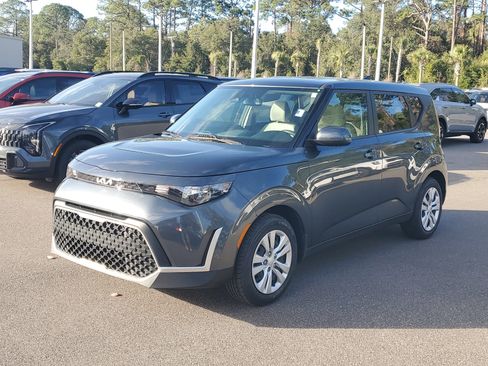 Certified 2024 Kia Soul LX image 3