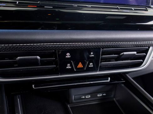 Used 2024 Volkswagen Atlas Cross Sport SEL Premium R-Line image 18