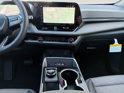 New 2026 Chevrolet Equinox LT w/ Convenience Package II image 11