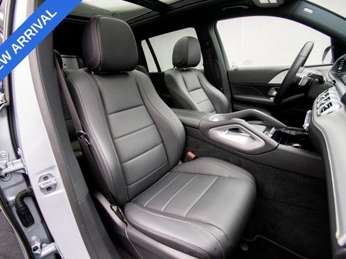 Used 2025 Mercedes-Benz GLS 450 4MATIC image 32