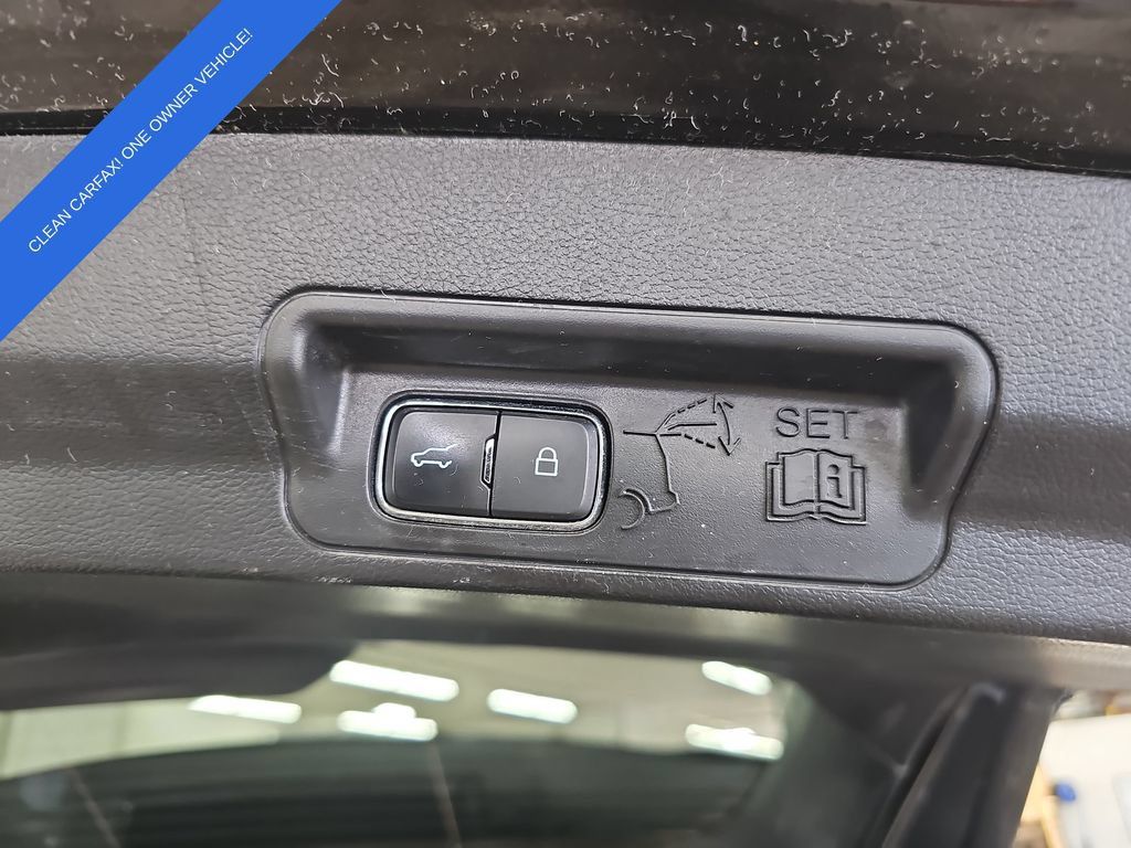 Used 2020 Ford Explorer XLT w/ Equipment Group 202A AWD/4WD image 14