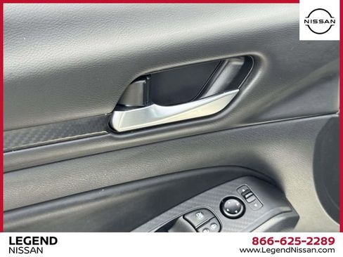 Used 2024 Nissan Altima 2.5 SV w/ SV Premium Package AWD/4WD image 16