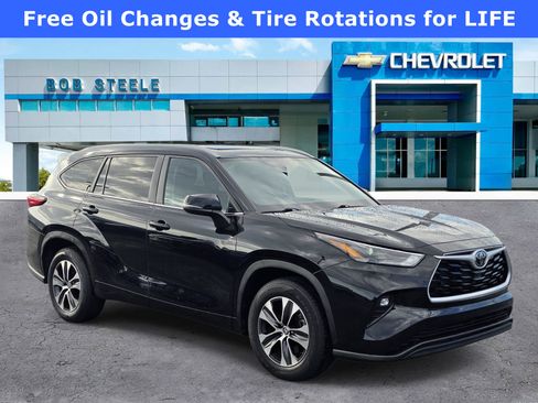 Used 2023 Toyota Highlander XLE FWD image 1