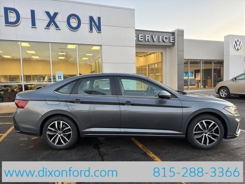 New 2026 Volkswagen Jetta SE image 8