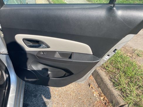 Used 2015 Chevrolet Cruze LS image 19