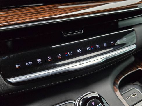 Used 2022 Cadillac Escalade Luxury AWD/4WD image 20
