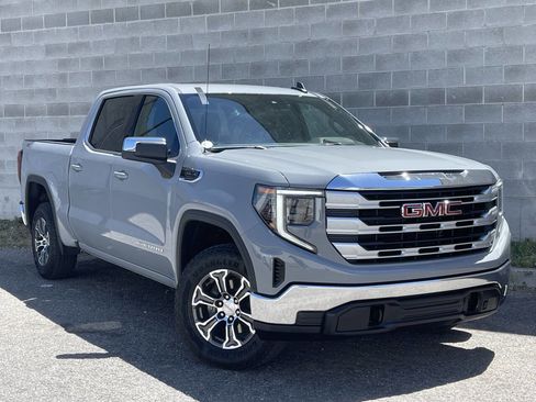 Used 2024 GMC Sierra 1500 SLE AWD/4WD image 2