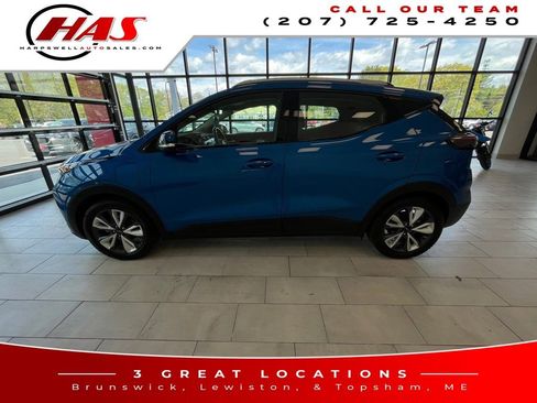 Used 2022 Chevrolet Bolt EUV LT w/ Convenience Package FWD image 2