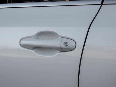 Used 2015 Toyota Highlander XLE FWD image 39