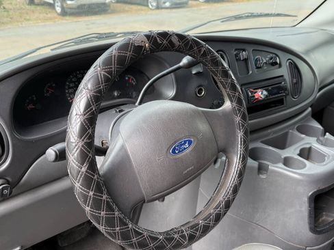 Used 2003 Ford E-250 and Econoline 250 RWD image 13