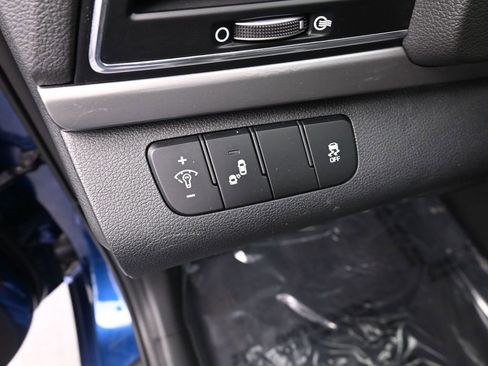 Used 2017 Hyundai Elantra Limited w/ Limited Tech Package 04 image 24