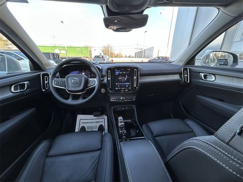 Certified 2023 Volvo XC40 B5 Plus image 12