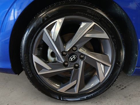 Used 2025 Hyundai Elantra SEL image 14