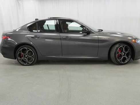 Used 2024 Alfa Romeo Giulia Veloce image 10