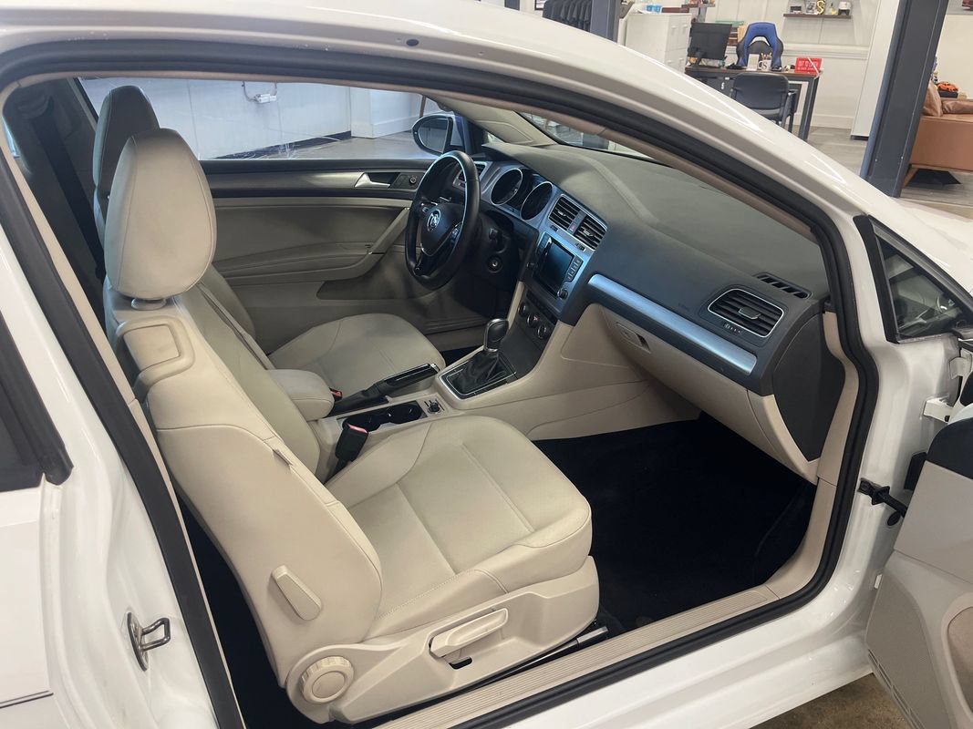 Used 2015 Volkswagen Golf S FWD image 46