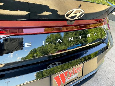 Used 2024 Hyundai Elantra SEL FWD image 23