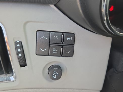 Used 2011 Cadillac CTS Coupe RWD image 32