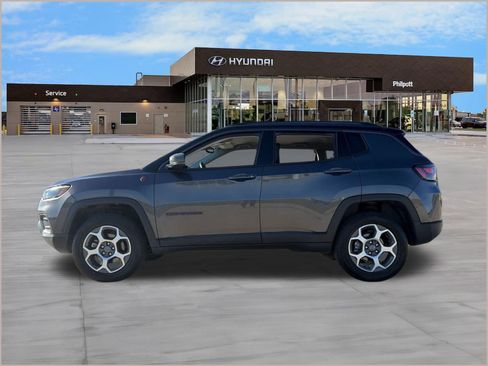 Used 2022 Jeep Compass Trailhawk w/ Trailhawk Elite Group image 2