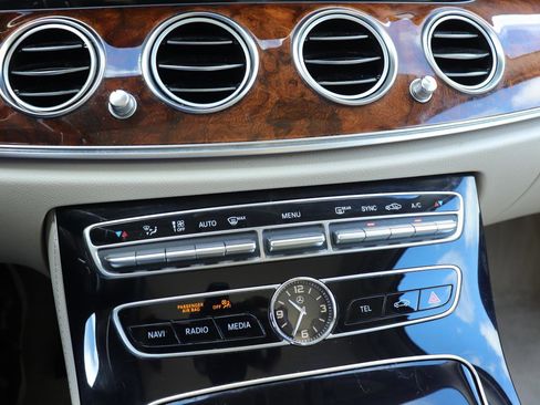 Used 2018 Mercedes-Benz E 300 image 33