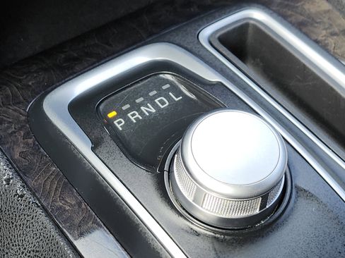 Used 2018 Chrysler 300 Limited image 29