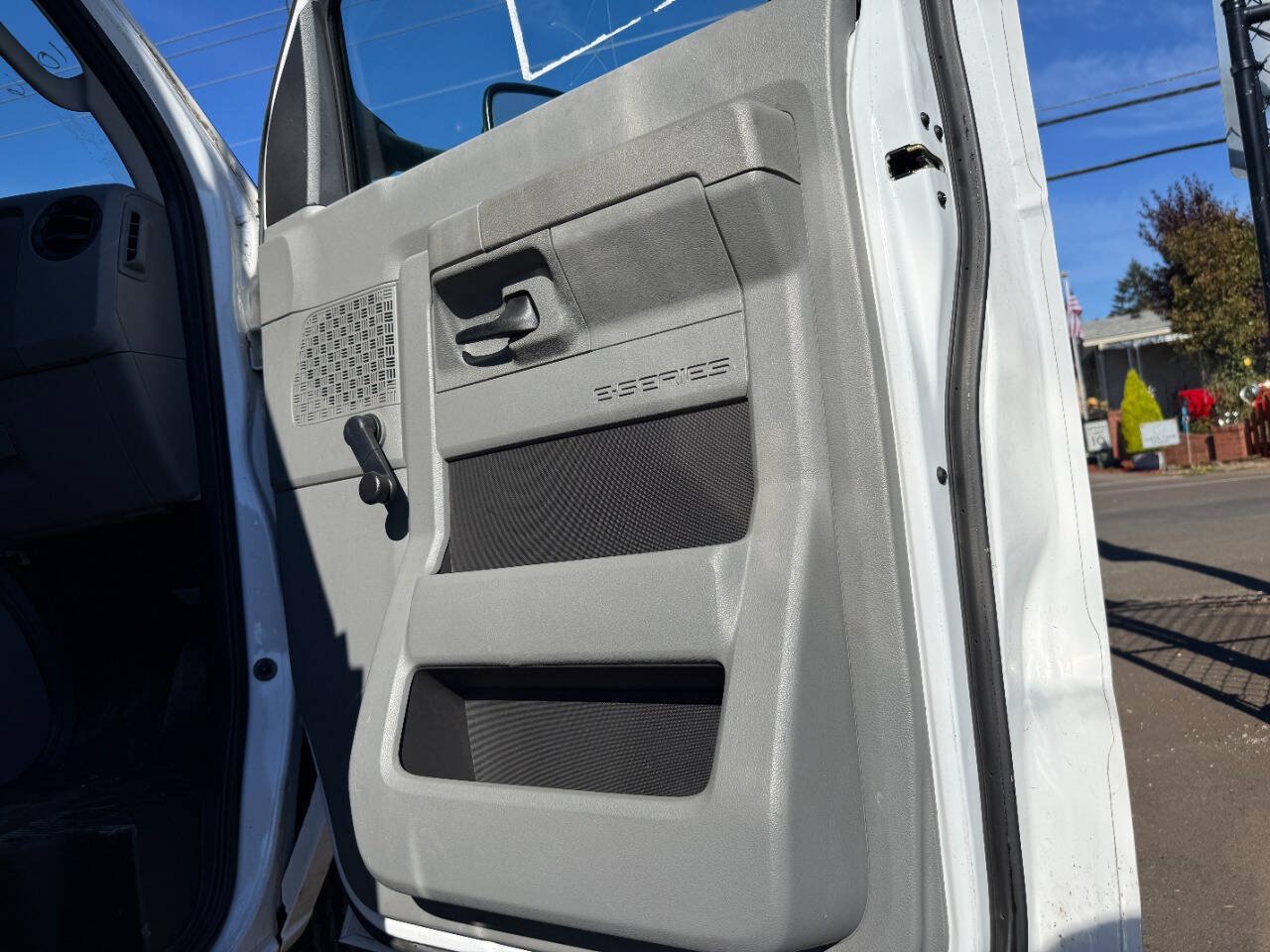 Used 2017 Ford E-350 and Econoline 350 Super Duty RWD image 39