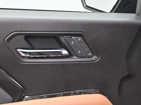 Used 2025 GMC Canyon AT4 w/ Technology Plus Package image 10