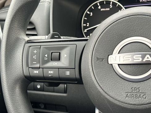 Certified 2023 Nissan Rogue SV FWD image 11