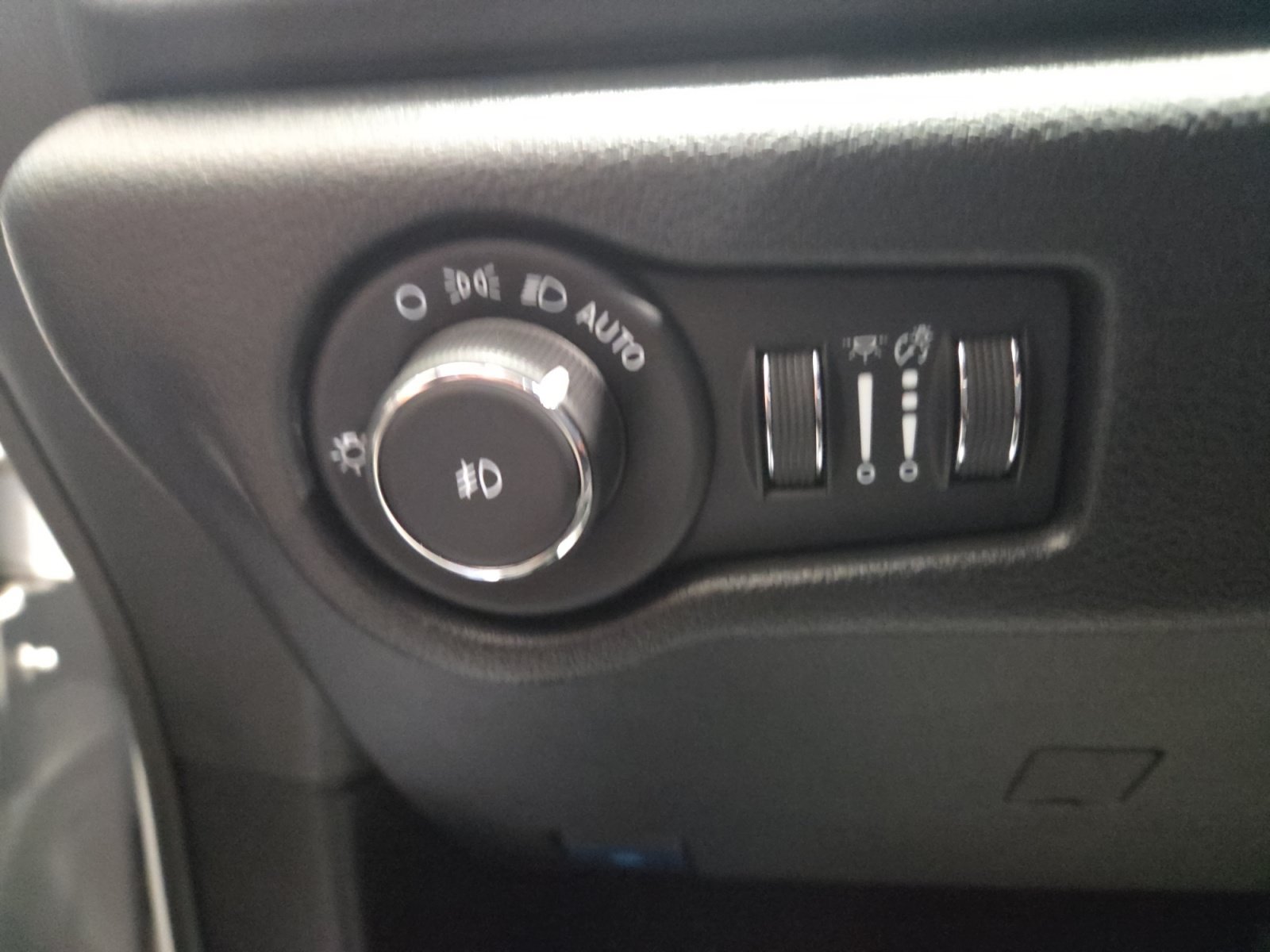 Used 2025 Chrysler Pacifica Select FWD image 24
