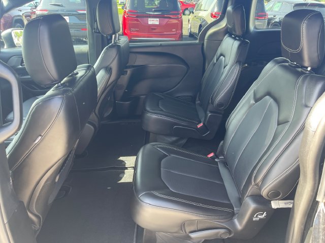Used 2023 Chrysler Pacifica Touring-L w/ S Appearance Package AWD/4WD image 12