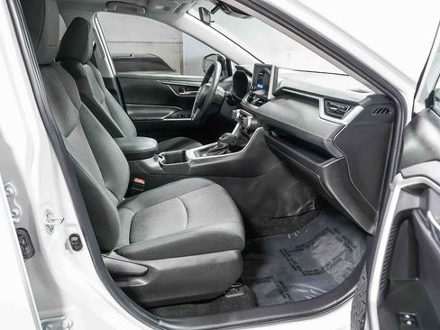 Certified 2024 Toyota RAV4 XLE w/ Convenience Package FWD image 18