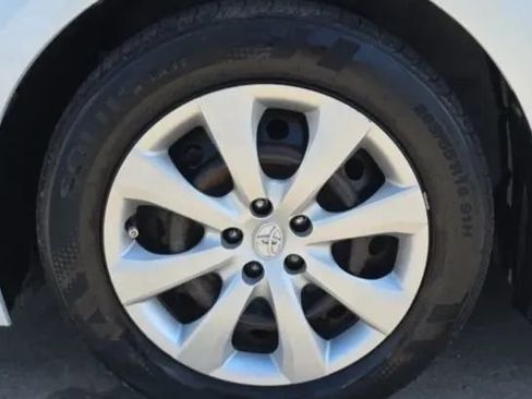 Used 2020 Toyota Corolla LE FWD image 45