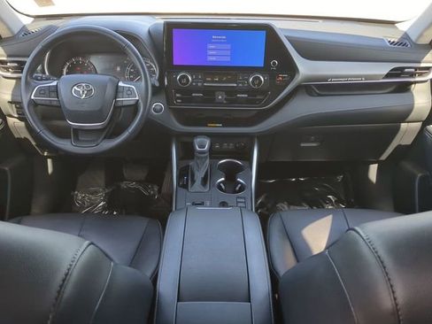 Certified 2024 Toyota Highlander XLE image 15